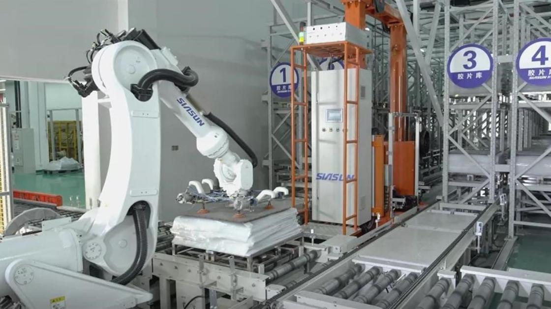 grafika prezentująca koszty wdrożenia robotów produkcyjnych w zakładzie przemysłowym.